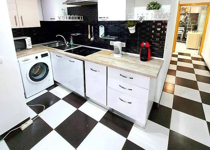 Ferienhaus Elegant 3 Bedrooms, Wifi Free