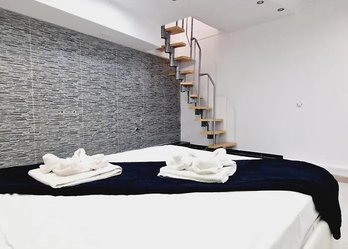 Elegant 3 Bedrooms, Wifi Free *