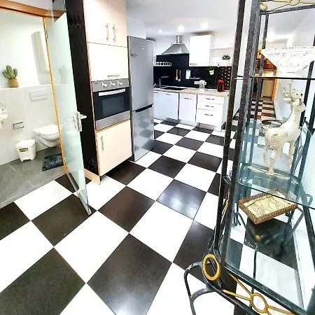Elegant 3 Bedrooms, Wifi Free אדחה