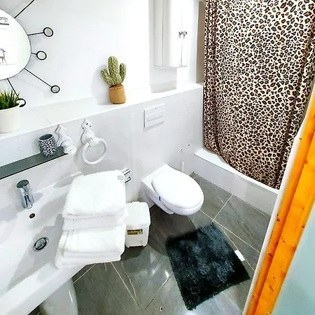 Elegant 3 Bedrooms, Wifi Free אדחה