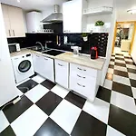 Holiday home Elegant 3 Bedrooms, Wifi Free